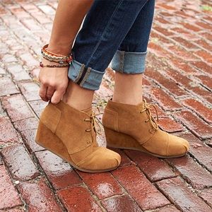 ⚡️MOVING SALE⚡️Caramel Suede Lace-Up Wedge Booties